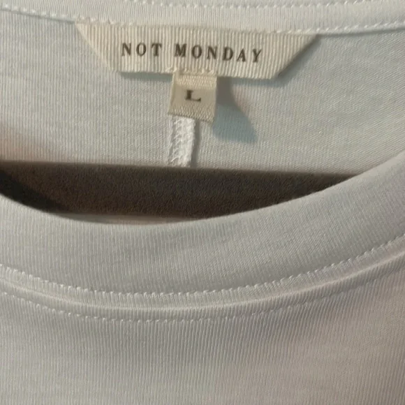NWOT Sz Large Not Monday Emma White Short Sleeve T Shirt - Picture 6 of 10